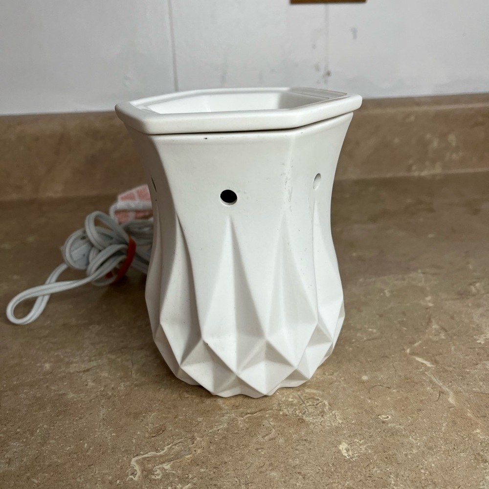 Scentsy Alabaster Wax Warmer